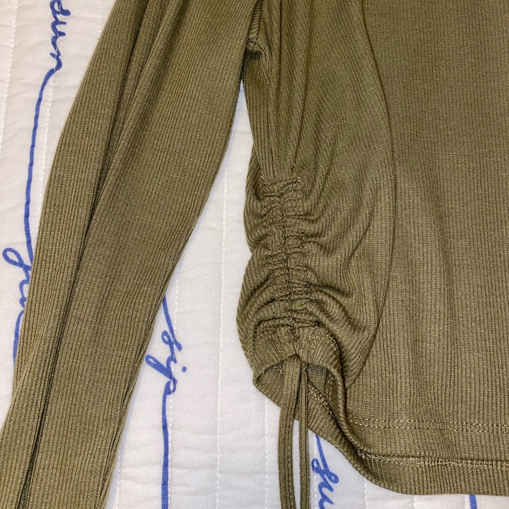 Forever 21 green long sleeve shirt cropped